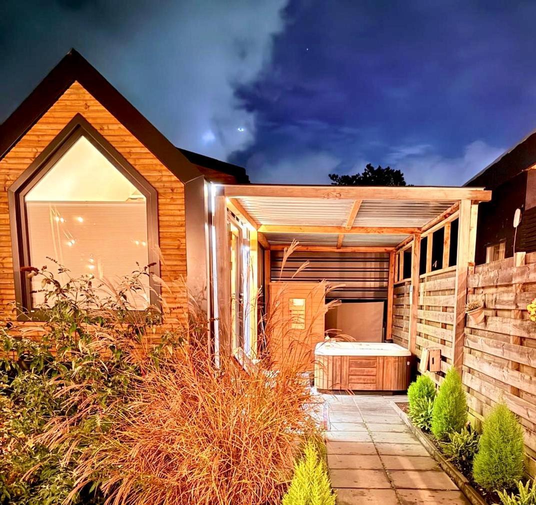 Tiny House With Sauna & Jacuzzi Near Amsterdam Vijfhuizen Zewnętrze zdjęcie
